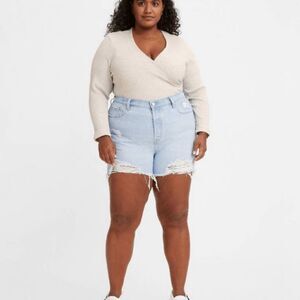 Levi’s 501 Original Jean Shorts
Size 16W